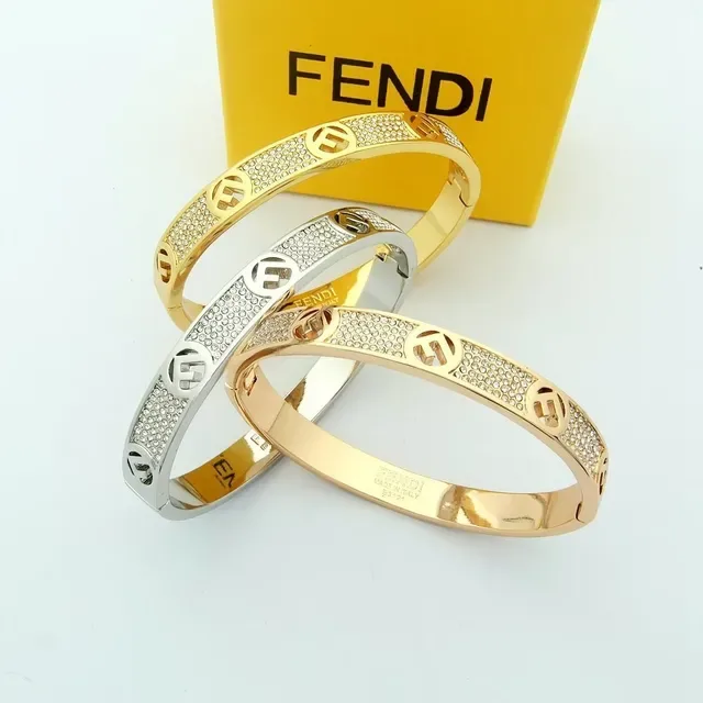 फेंडी F Is Fendi गोल्ड टोन पावे क्रिस्टल डबल-एफ लोगो कफ ब्रेसलेट 9