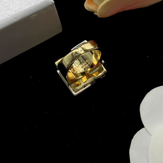 Fendi FF 水晶方形耳环 6