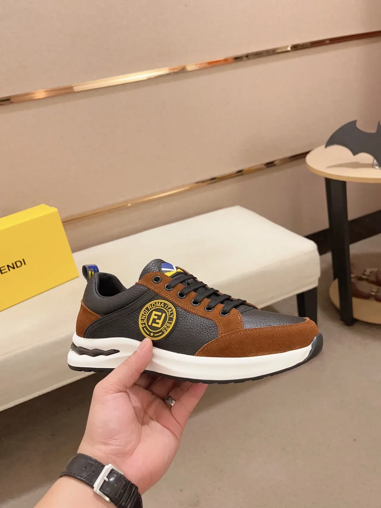 Fendi Lifestyle Sneaker Noir Marron Bloqué de Couleur Cuir Et Daim circulaire FF Logo Médaillon Lifestyle Sneakers 7
