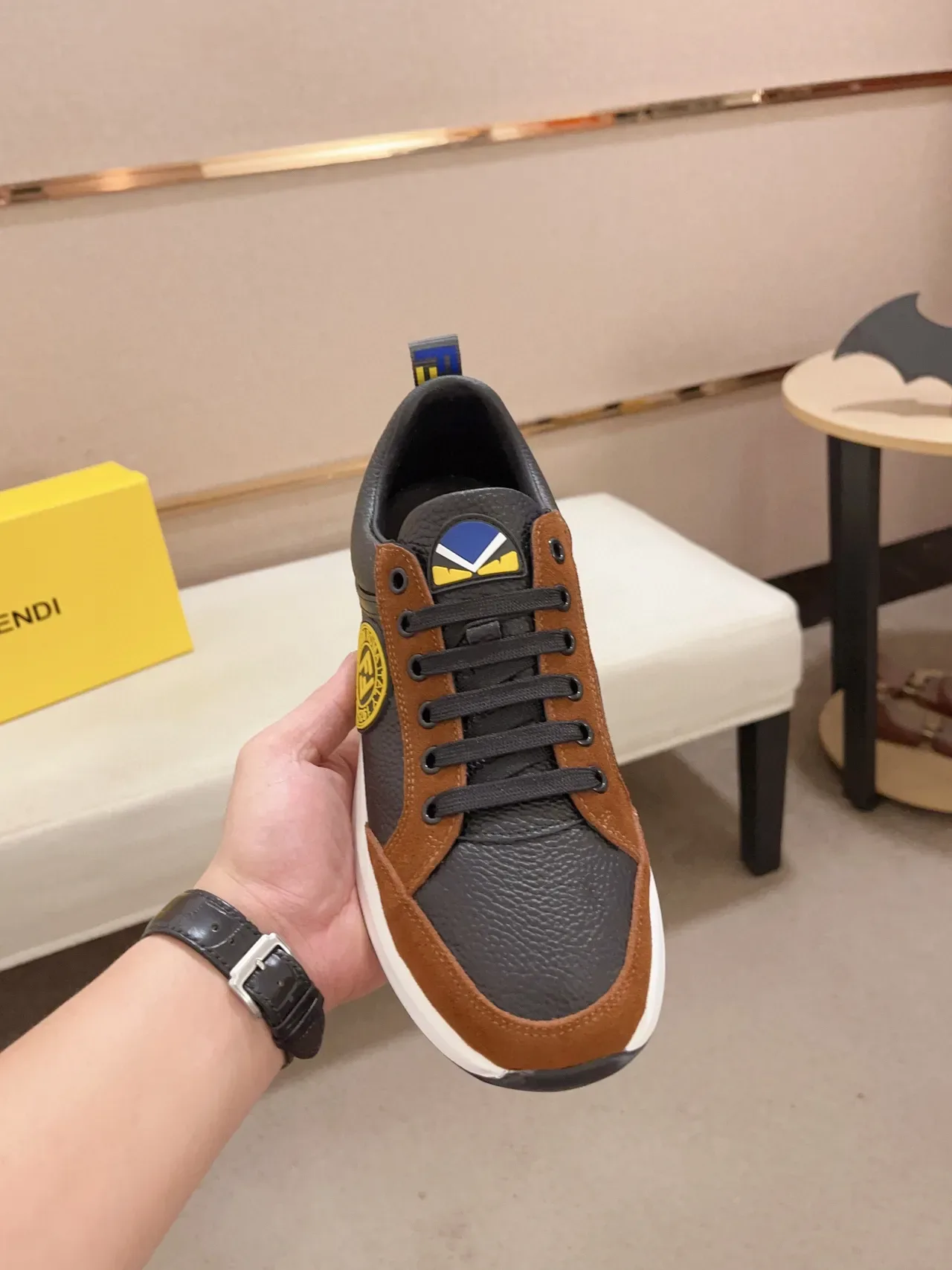 Fendi Lifestyle Sneaker Noir Marron Bloqué de Couleur Cuir Et Daim circulaire FF Logo Médaillon Lifestyle Sneakers 9