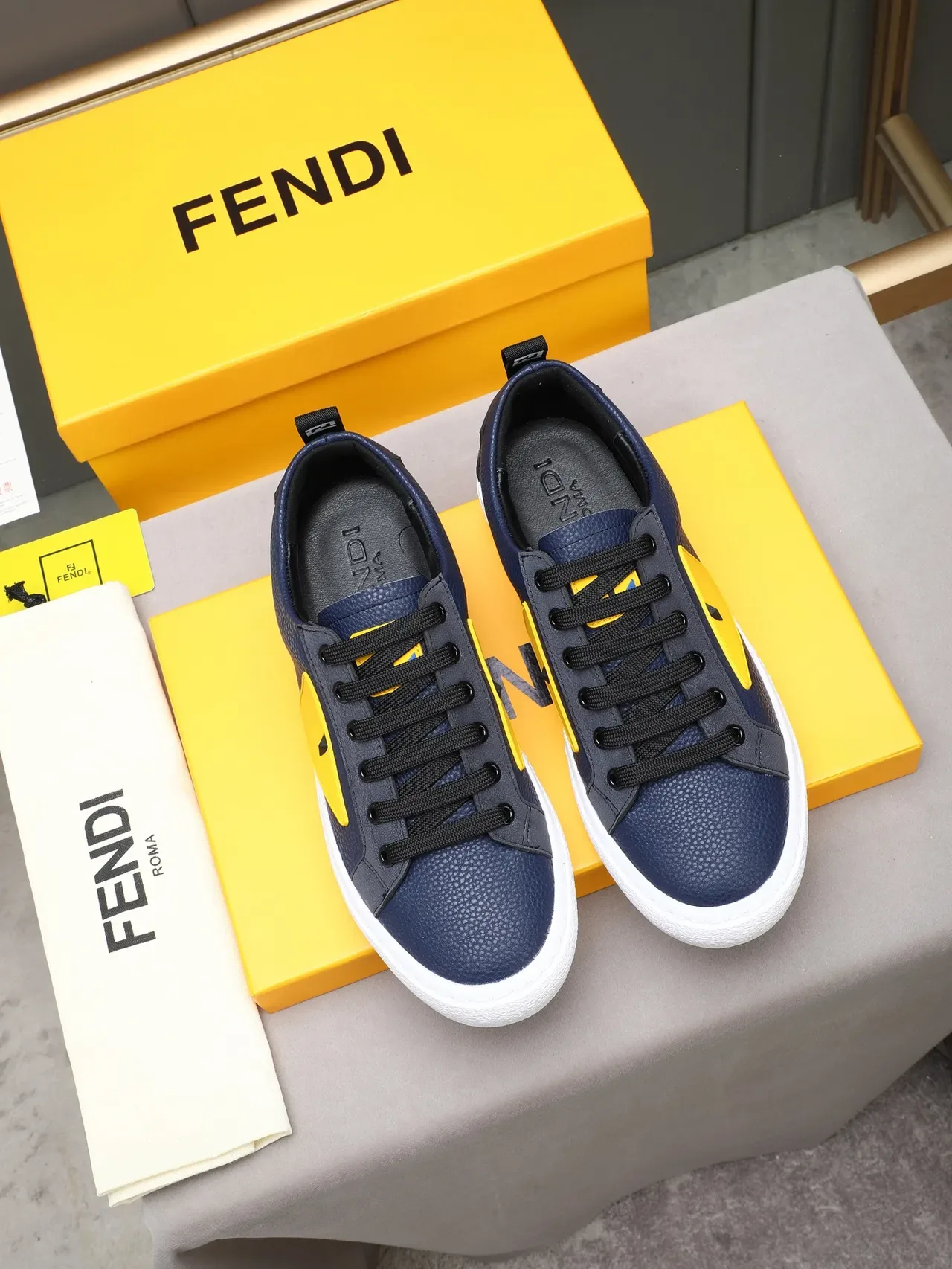 Fendi Monster Eye أزرق بحري وأصفر أحذية رياضية أسلوب حياة 3