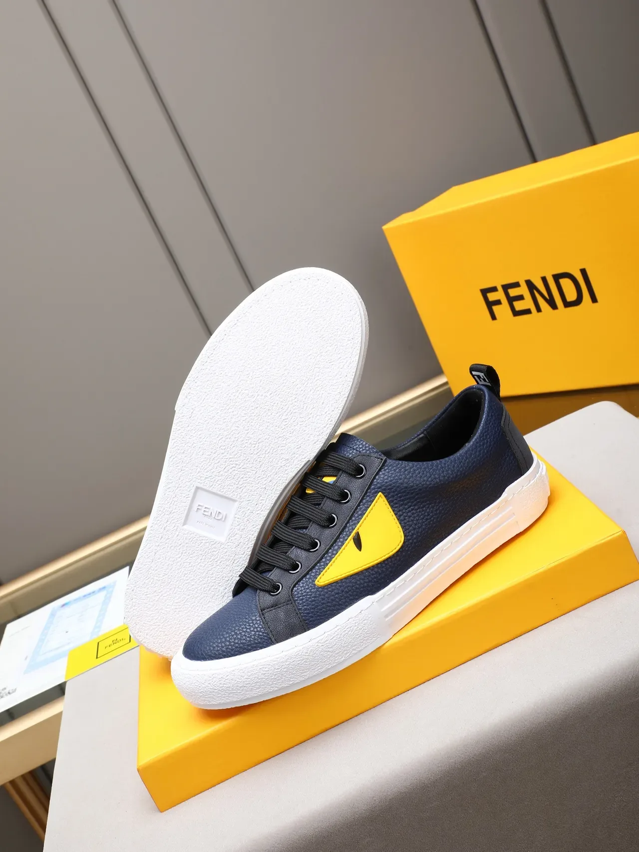 Fendi Monster Eye أزرق بحري وأصفر أحذية رياضية أسلوب حياة 5
