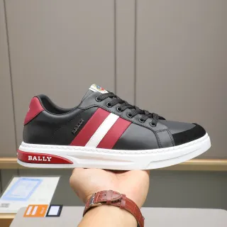BALLY Sneakers Lifestyle Noires et Rouges en Cuir avec Panneau de Rayures Latérales