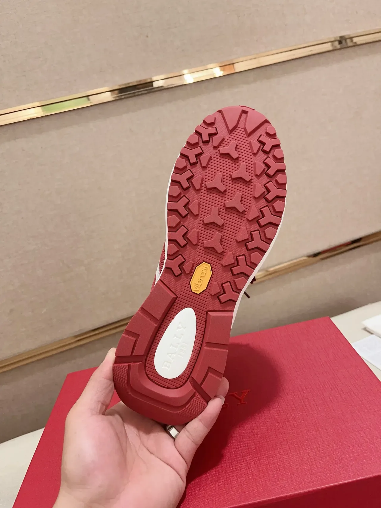 Bally Sneakers Bordeaux Blanc Cuir et Synthétique Panelées Rayées Accent Latéral 2