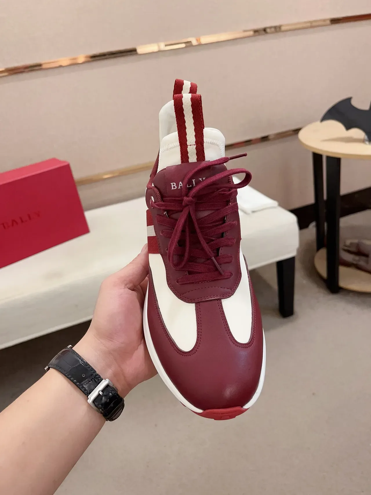 Bally Sneakers Bordeaux Blanc Cuir et Synthétique Panelées Rayées Accent Latéral 5