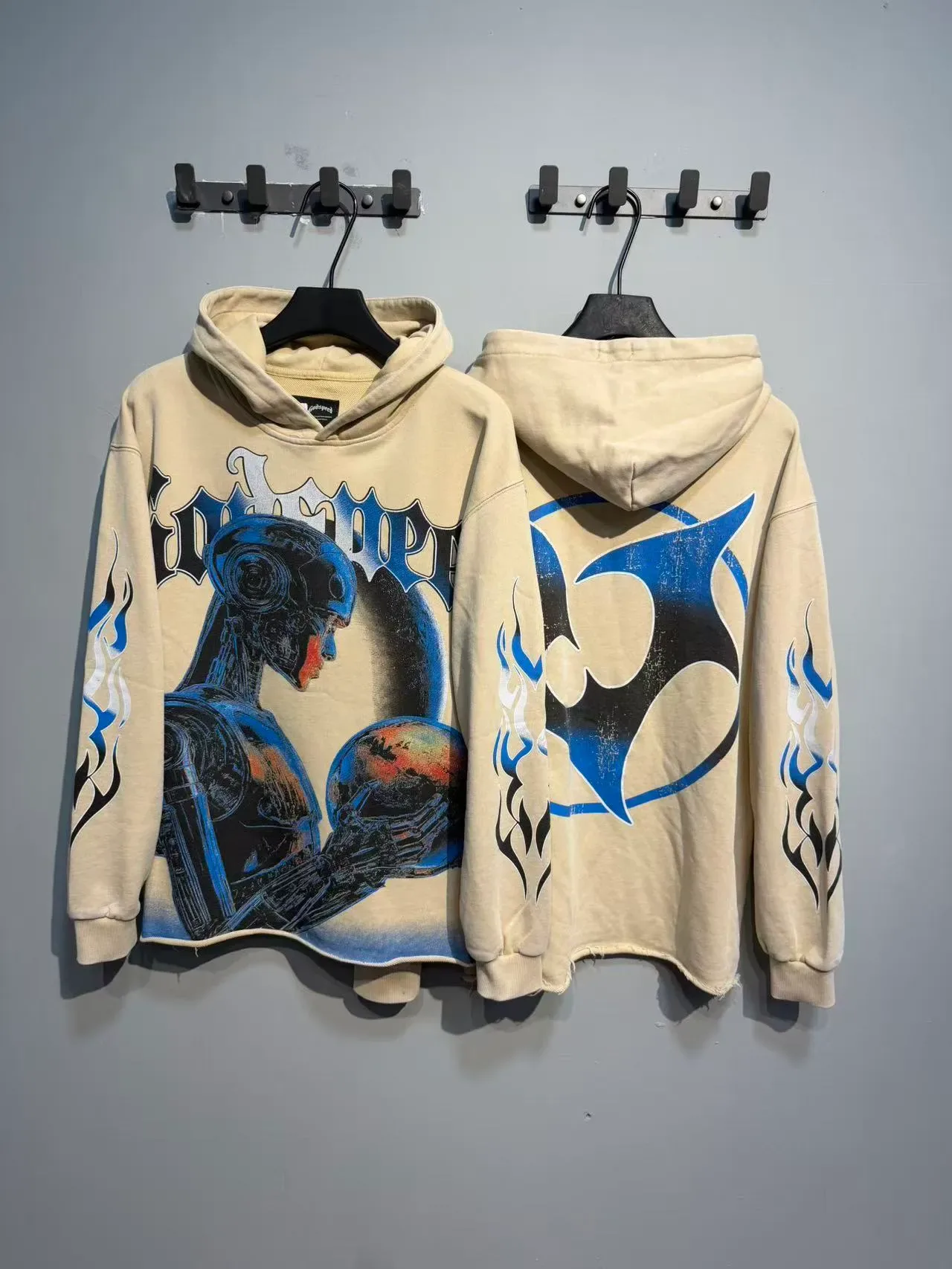 Hoodie Beige et Bleu Oversized avec Impression Graphique Avant et Arrière 5
