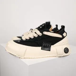 Sneakers lifestyle noir et beige semelle chunky sculptée tige textile frayé