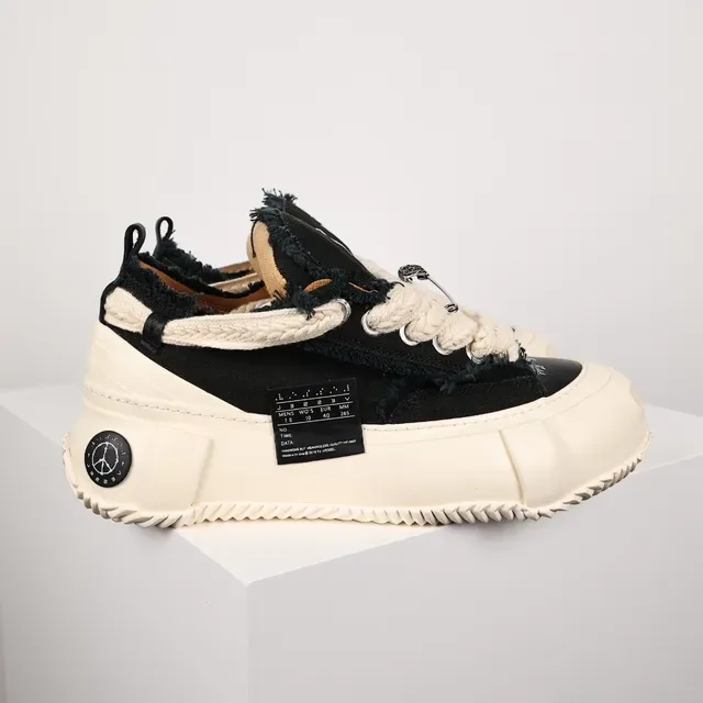 Sneakers lifestyle noir et beige semelle chunky sculptée tige textile frayé 3