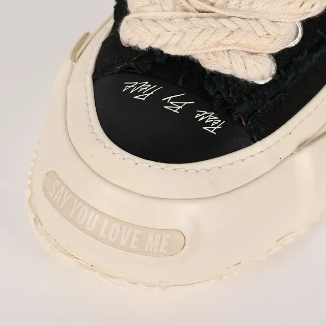 Sneakers lifestyle noir et beige semelle chunky sculptée tige textile frayé 5