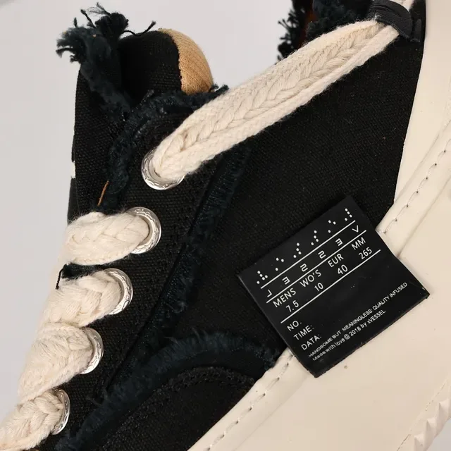 Sneakers lifestyle noir et beige semelle chunky sculptée tige textile frayé 6