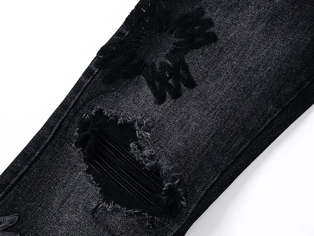 بناطيل جينز سوداء distressed مطرزة floral slim-fit 11