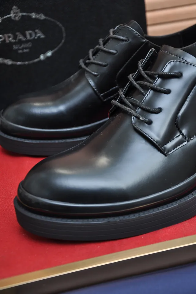Chaussure Oxford en cuir noir brillant à plateforme 2