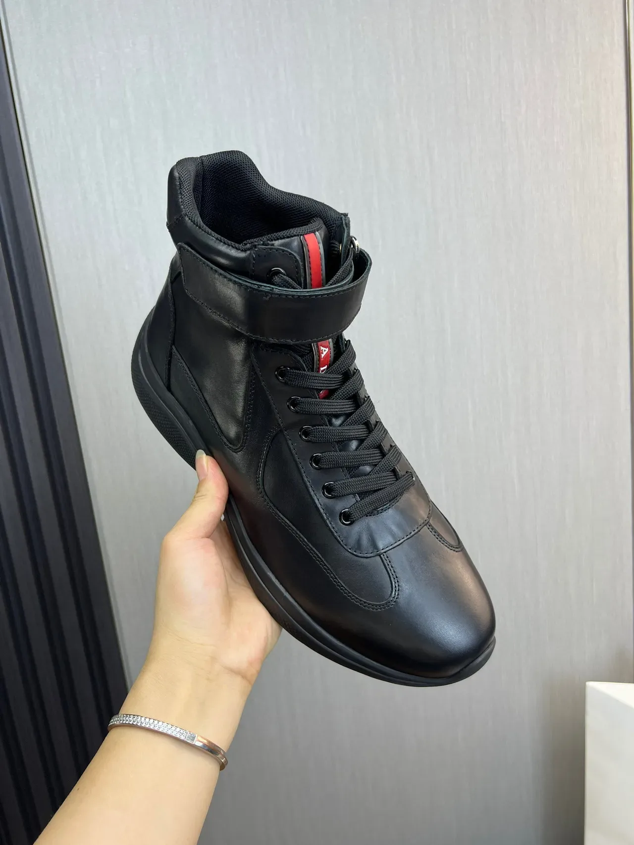 黑色高帮光滑皮革靴 2