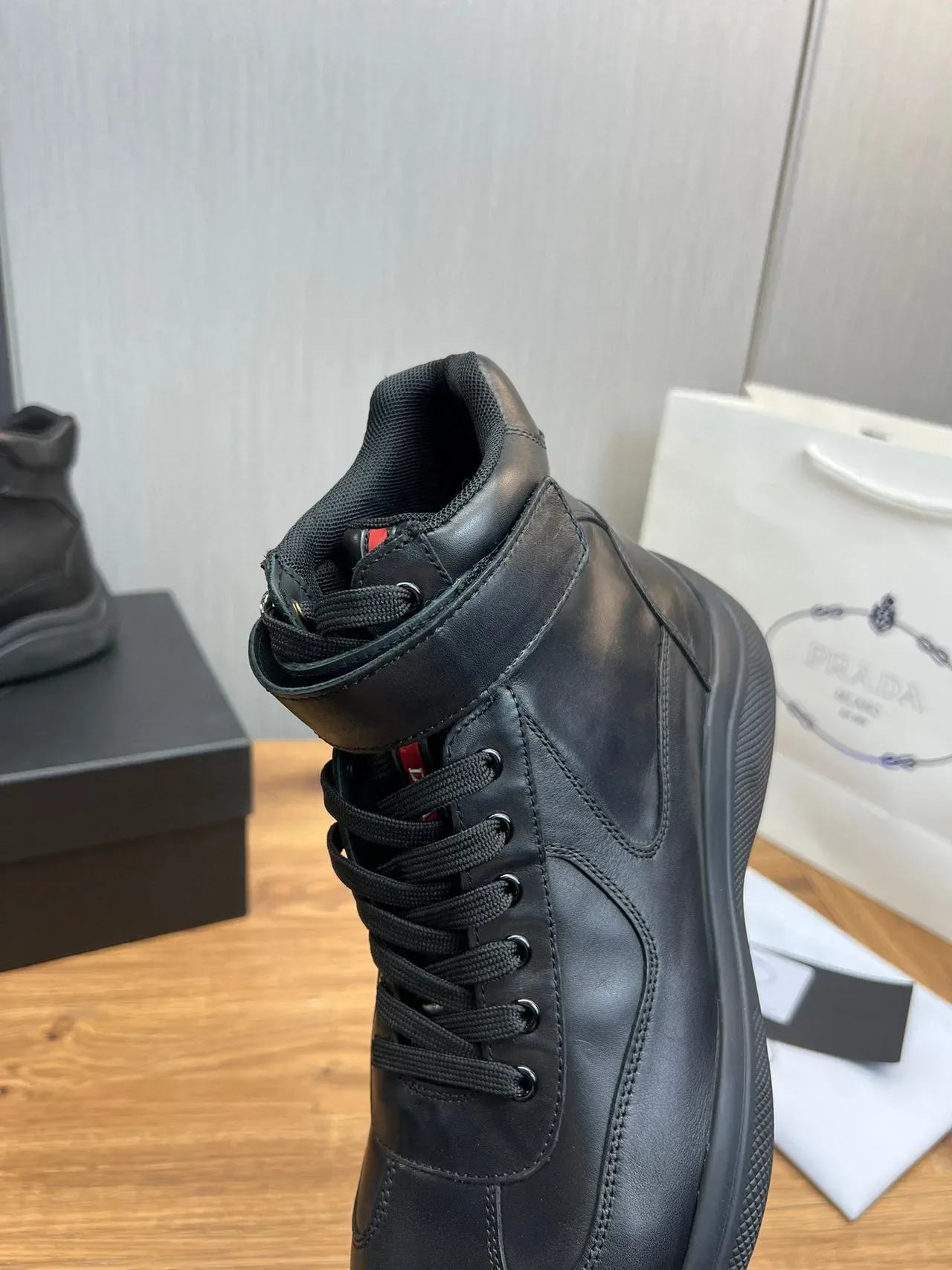 黑色高帮光滑皮革靴 3