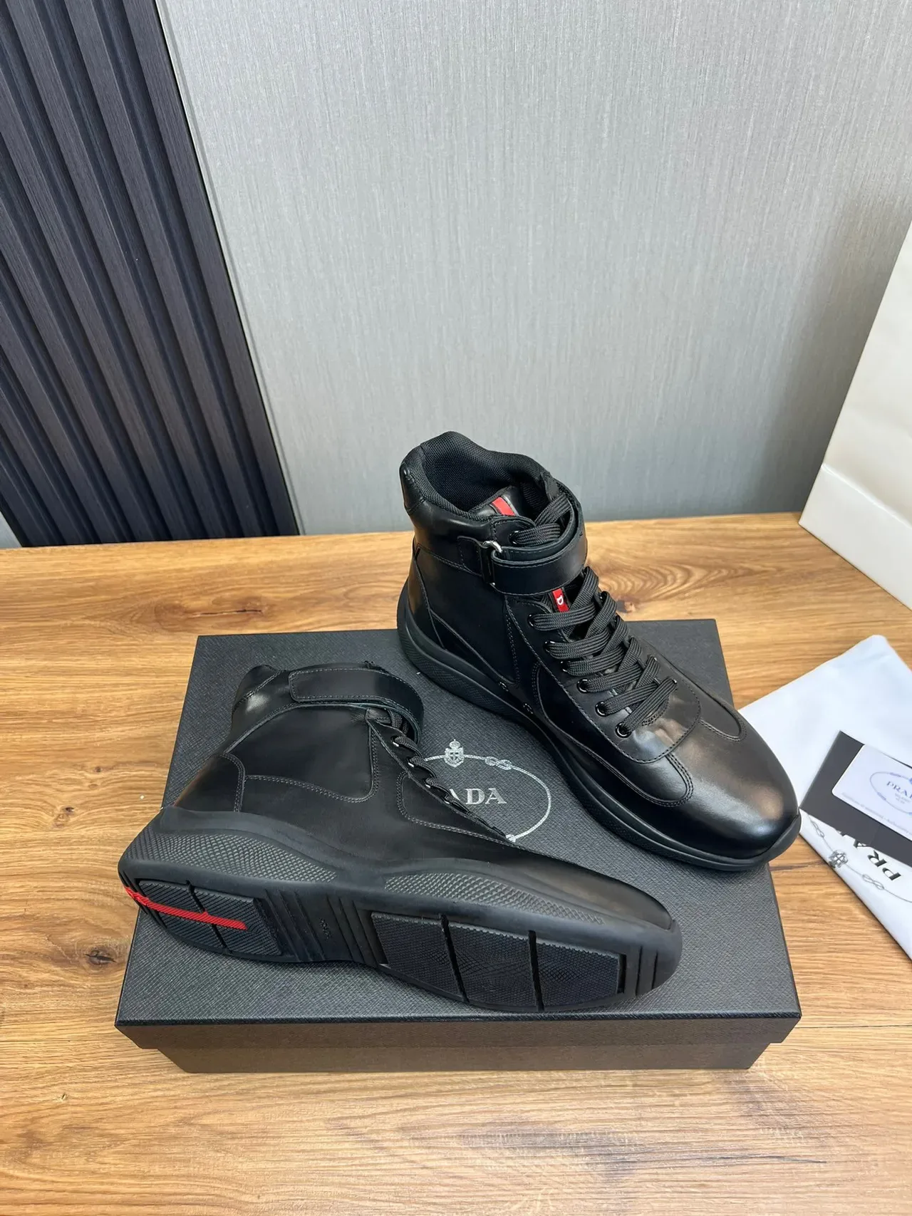 黑色高帮光滑皮革靴 5
