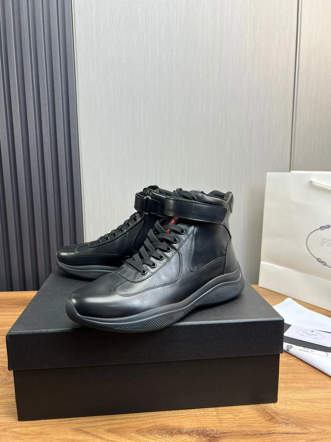 黑色高帮光滑皮革靴 7