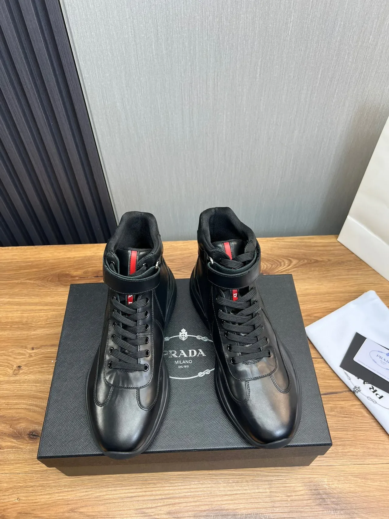 黑色高帮光滑皮革靴 8
