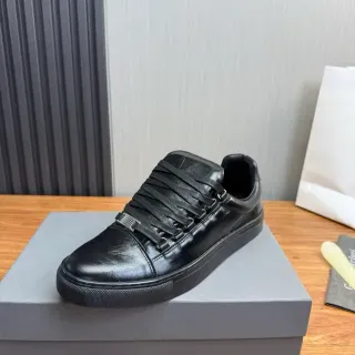 حذاء رياضي أسود جلدي low-top