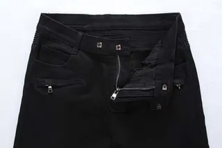 Jeans con paneles de rodilla estilo moto con cremallera negros 11