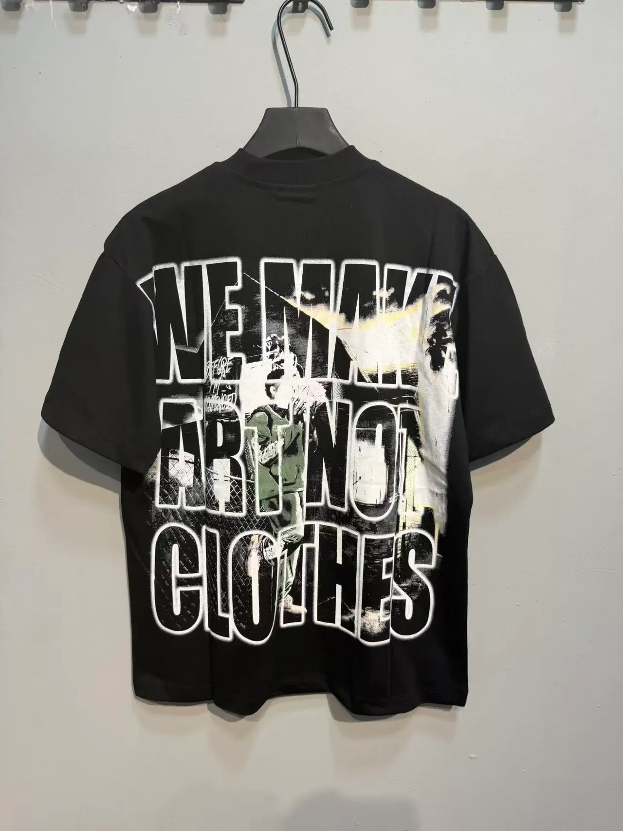 Black Oversized Graphic-Print Crewneck T-Shirt 6