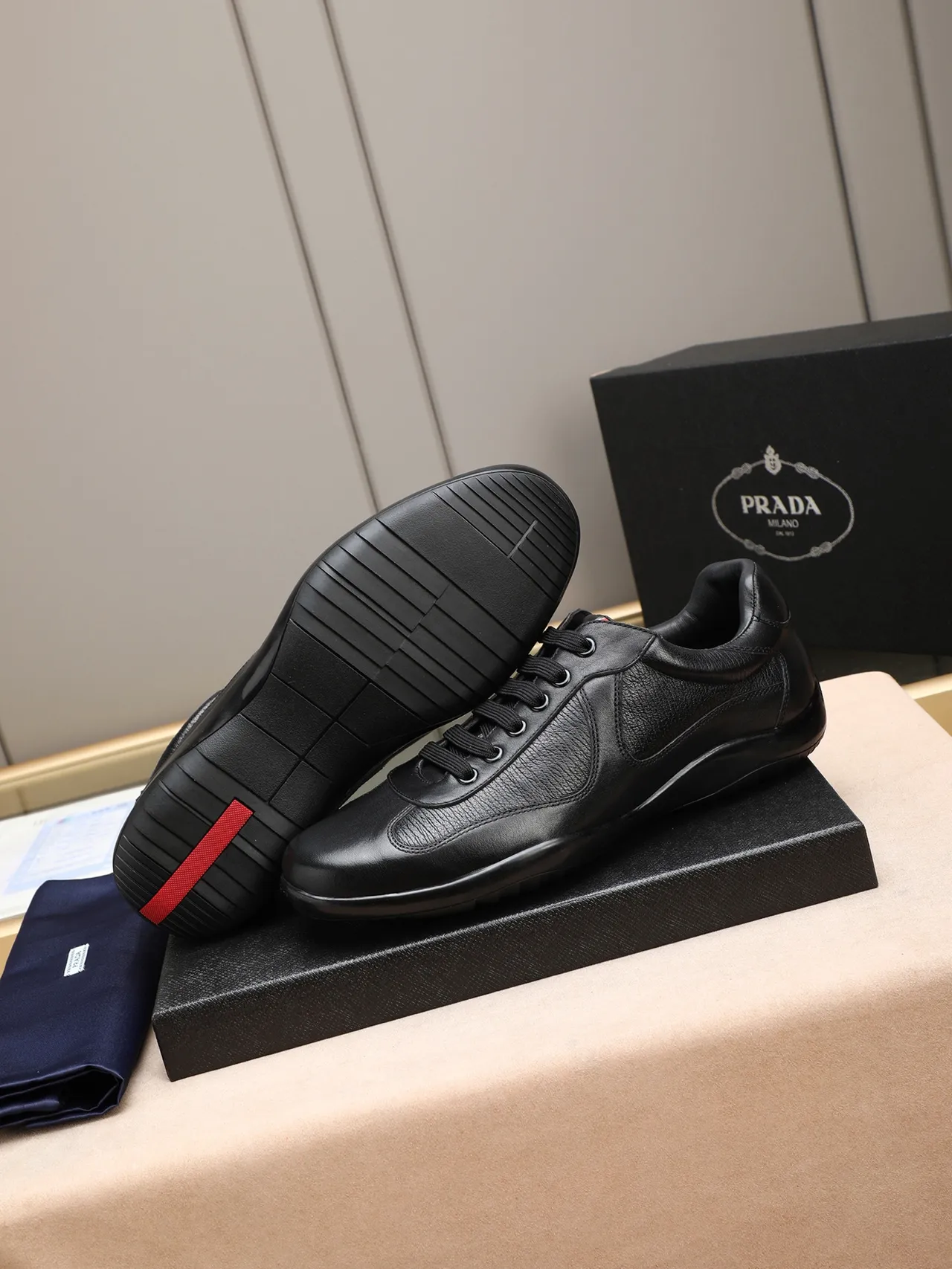 Black Red Leather Upper Pebbled Texture Panels Casual Shoes 4