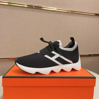 حذاء رياضي أسود أبيض Knit Upper Wavy Sculpted Midsole