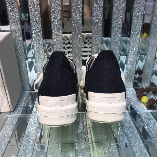 Black White Minimalist Low-Top Canvas Upper Sneakers 4