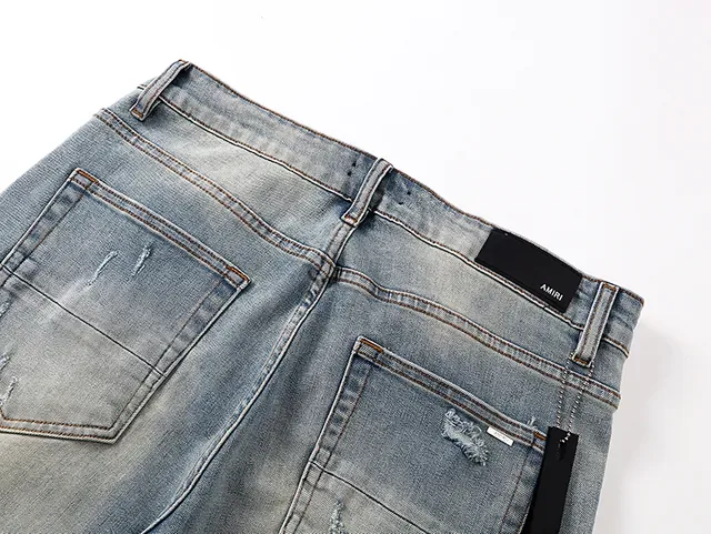 Shorts en jean bleu noir lavé clair déstructuré de longueur mi-cuisse 5