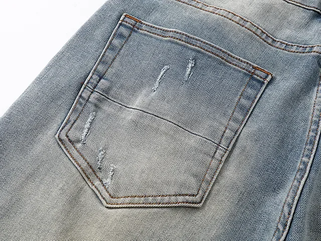 Shorts en jean bleu noir lavé clair déstructuré de longueur mi-cuisse 7