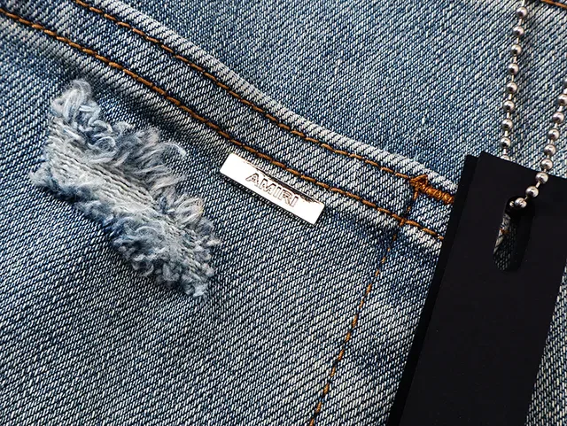Shorts en jean bleu noir lavé clair déstructuré de longueur mi-cuisse 8