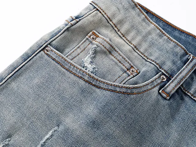 Shorts en jean bleu noir lavé clair déstructuré de longueur mi-cuisse 14