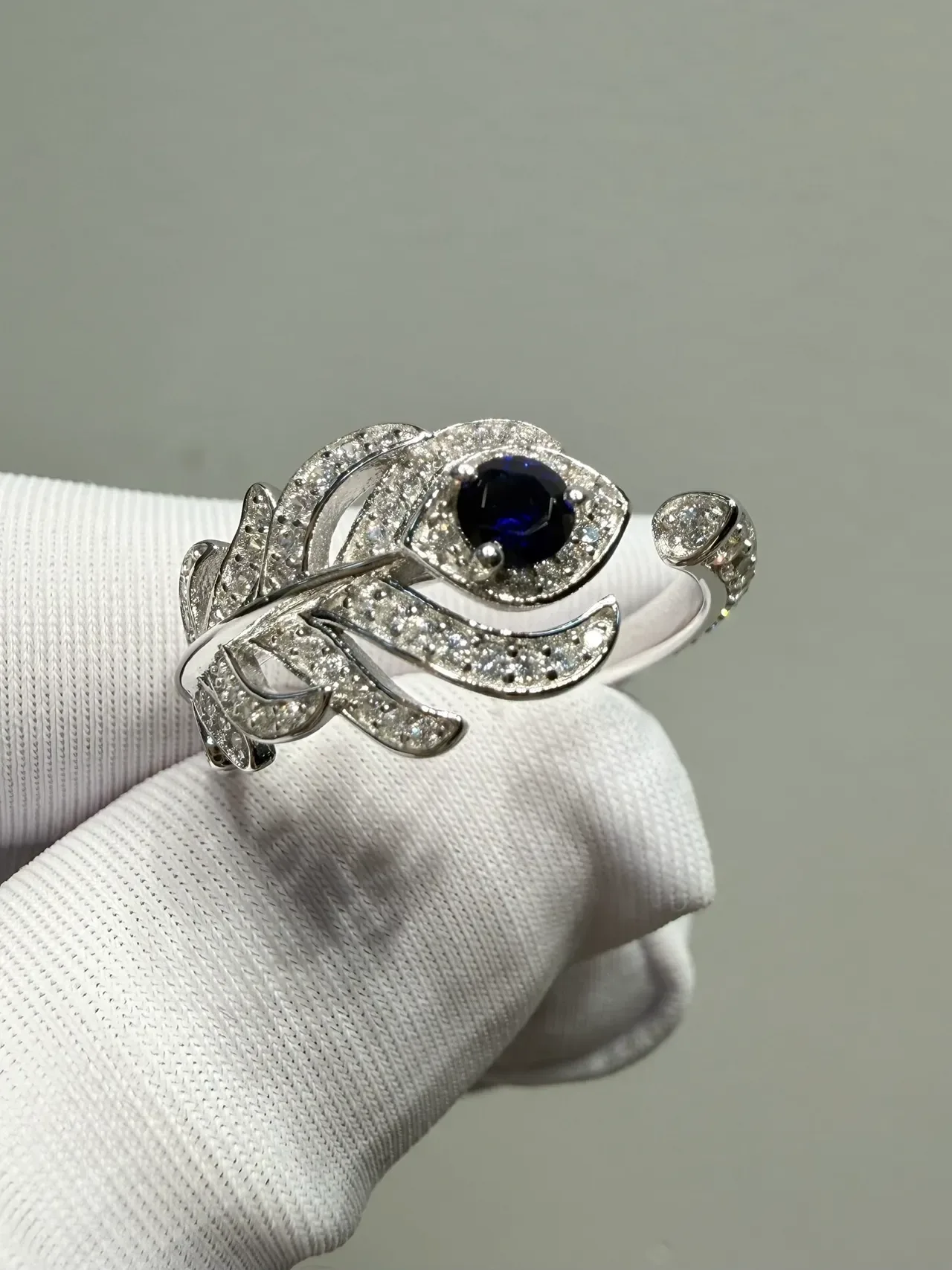 Blue Silver Openwork Feather Motif Pavé-Set Diamonds Ring 5