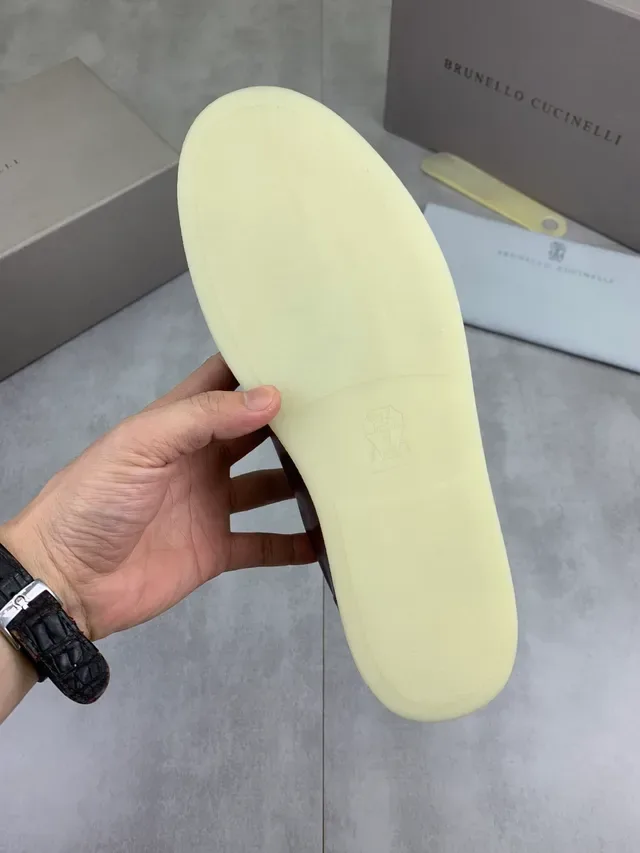 Zapatos casuales de cuero marrón y blanco con cordones 2