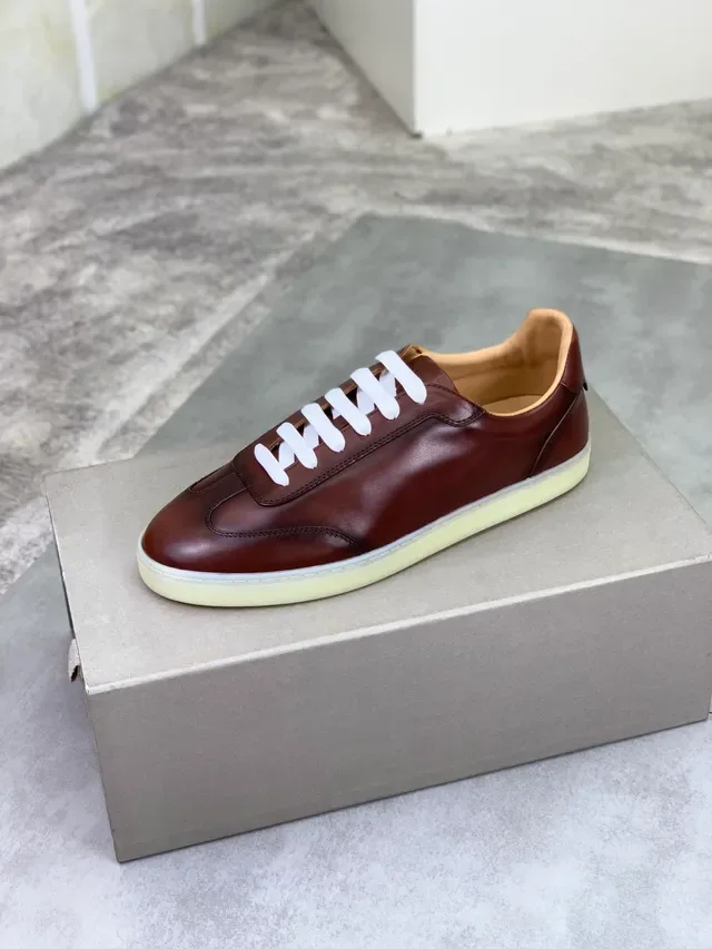 Zapatos casuales de cuero marrón y blanco con cordones 4