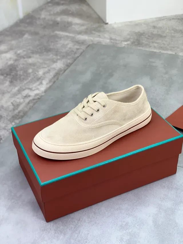 Sapato Casual de Camurça Cor Creme com Cordões e Baixo 4