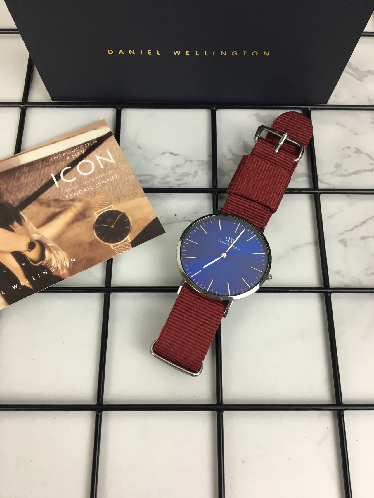 Daniel Wellington 蓝红极简渐变表盘石英手表 3