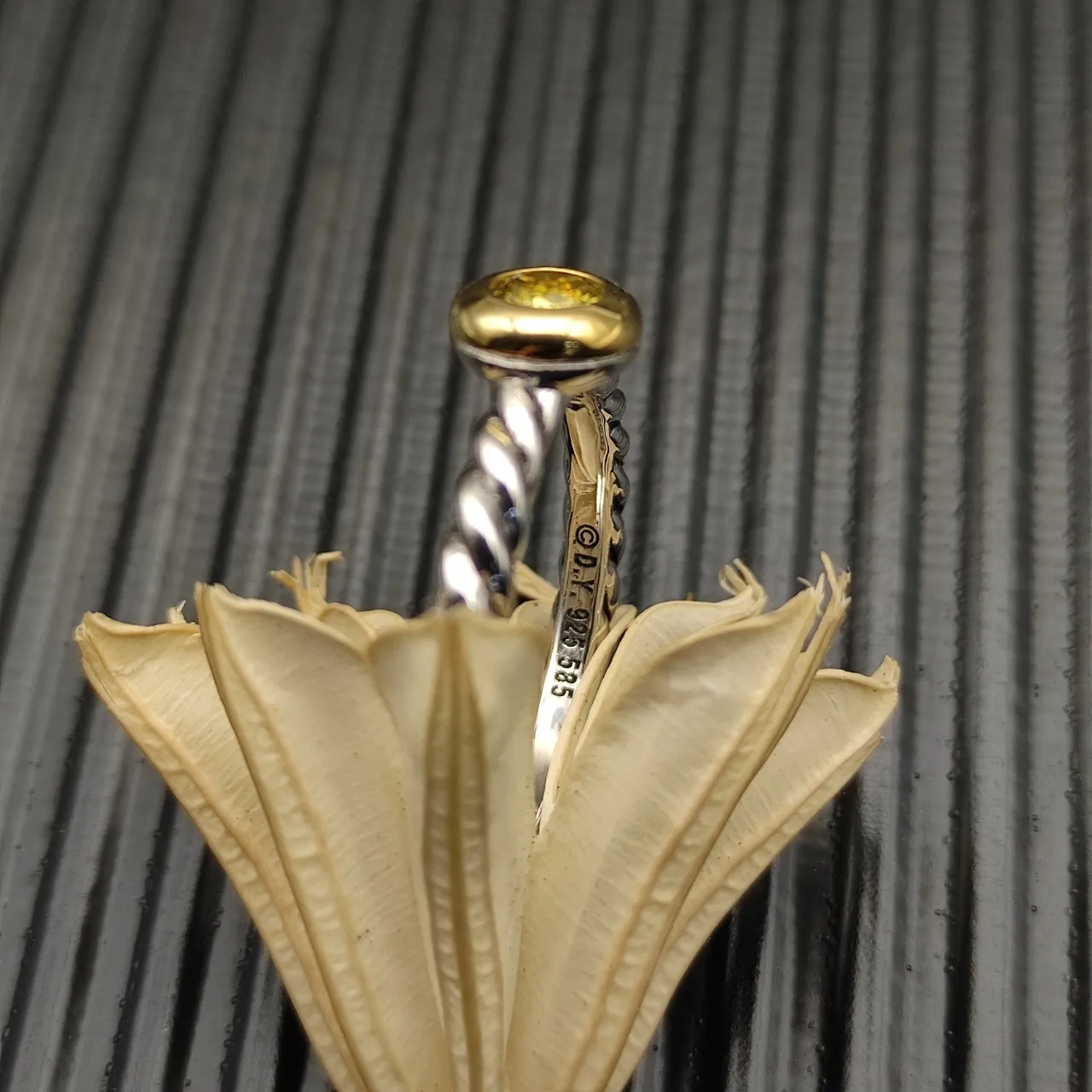 David Yurman চাঁদি সোনা মোড়ানো কেবল ব্যান্ড একক বেজেল-সেট হলুদ জেমস্টোন আঙটি 4