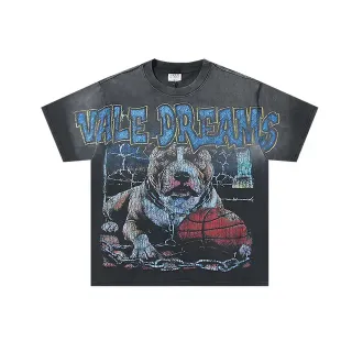 Camiseta oversize negra desgastada con estampado gráfico