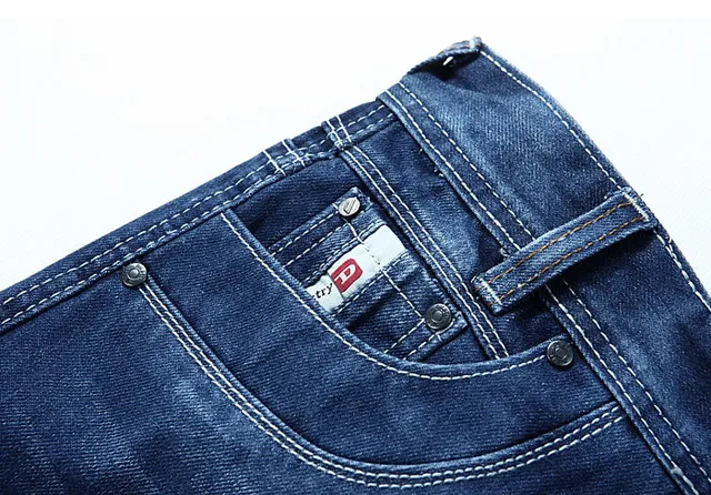 Shorts en denim bleu dégradé au mi-cuisse 4