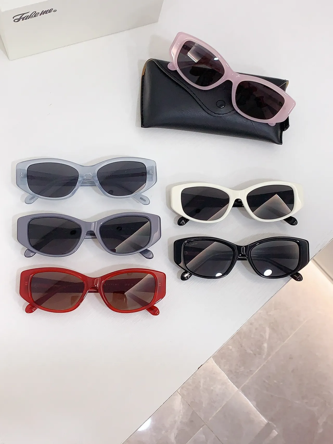 Fake me Lunettes de soleil noires brillantes angulaires œil de chat 4