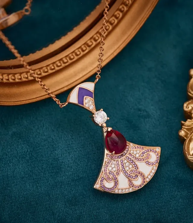 Fan-Shaped Enamel and Gemstone Pendant Necklace 3