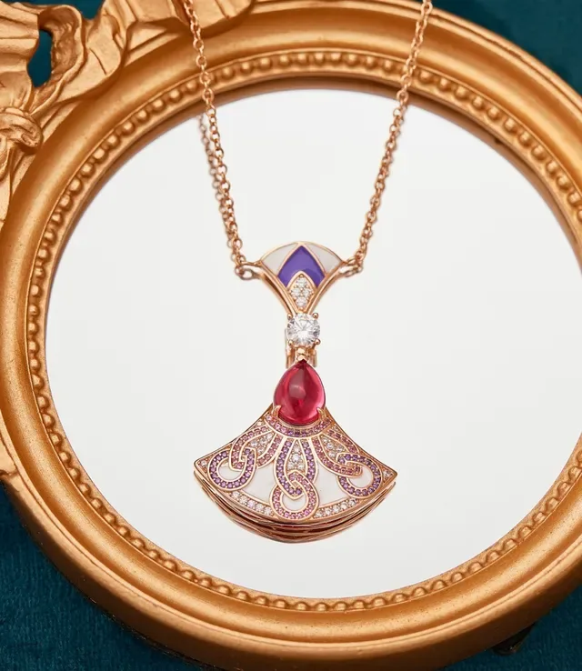 Fan-Shaped Enamel and Gemstone Pendant Necklace 5