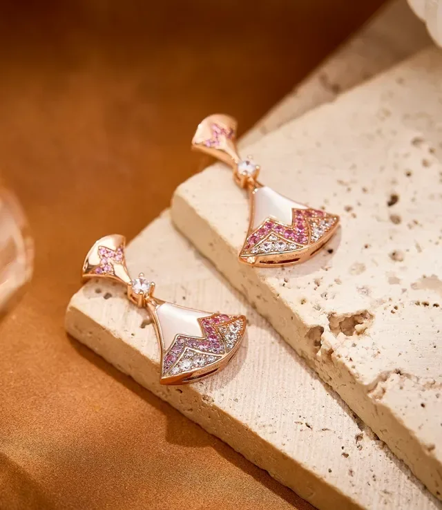 Pendientes en forma de abanico de nácar y zafiro rosa 4