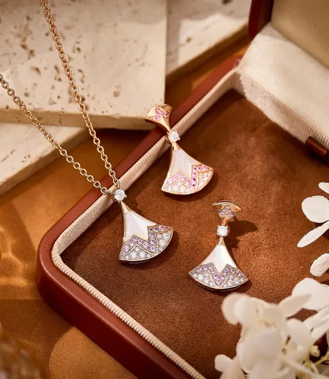 Pendientes en forma de abanico de nácar y zafiro rosa 6
