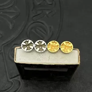 Brincos florais com design de estrela e recortes em ouro e prata 6