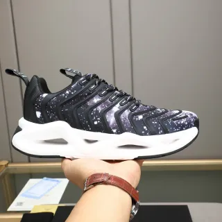 Zapatilla lifestyle estampado galaxia midsole tallado