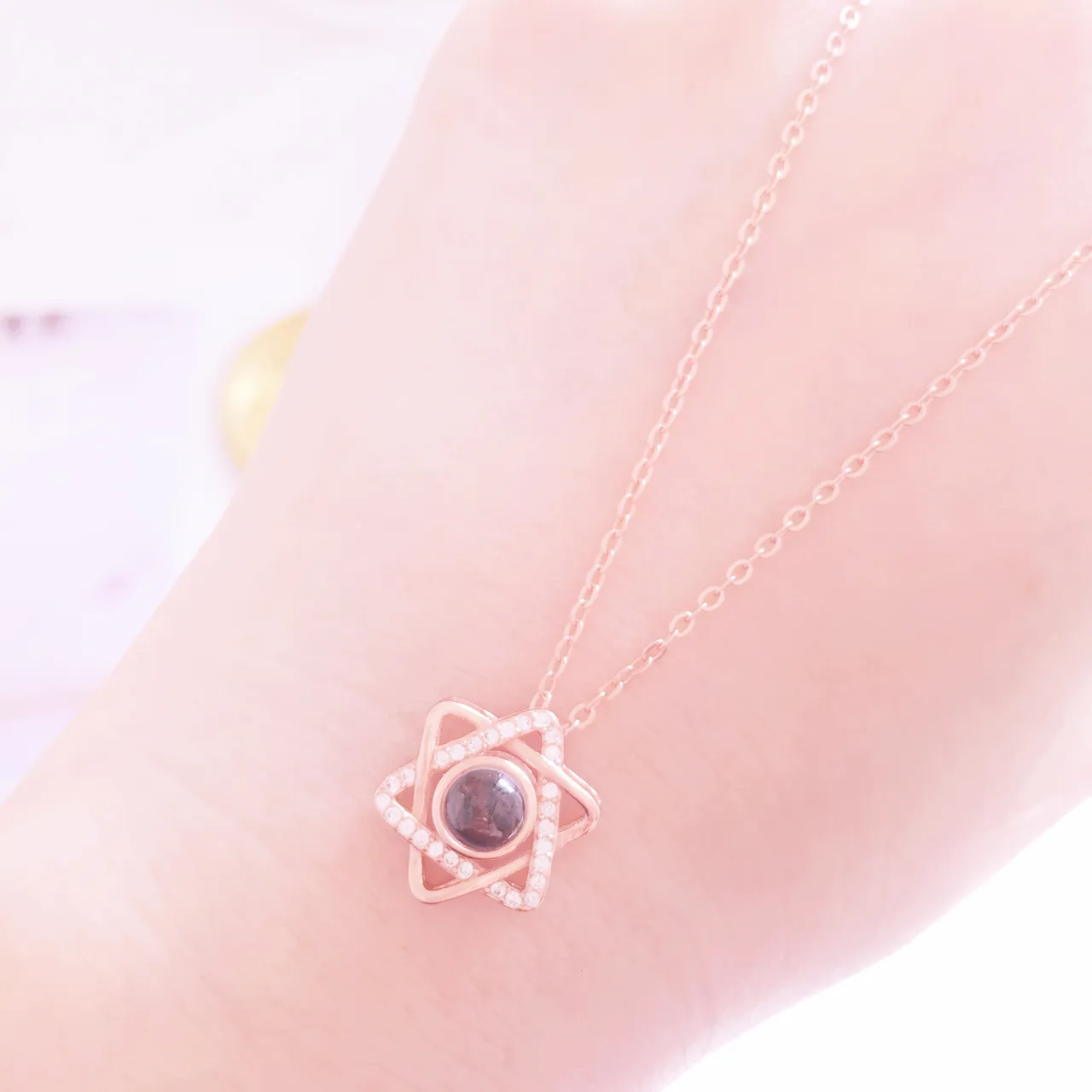 Collar con Cadena de Oro Negro Rosa en Forma de Estrella Doble Capa con Colgante 2