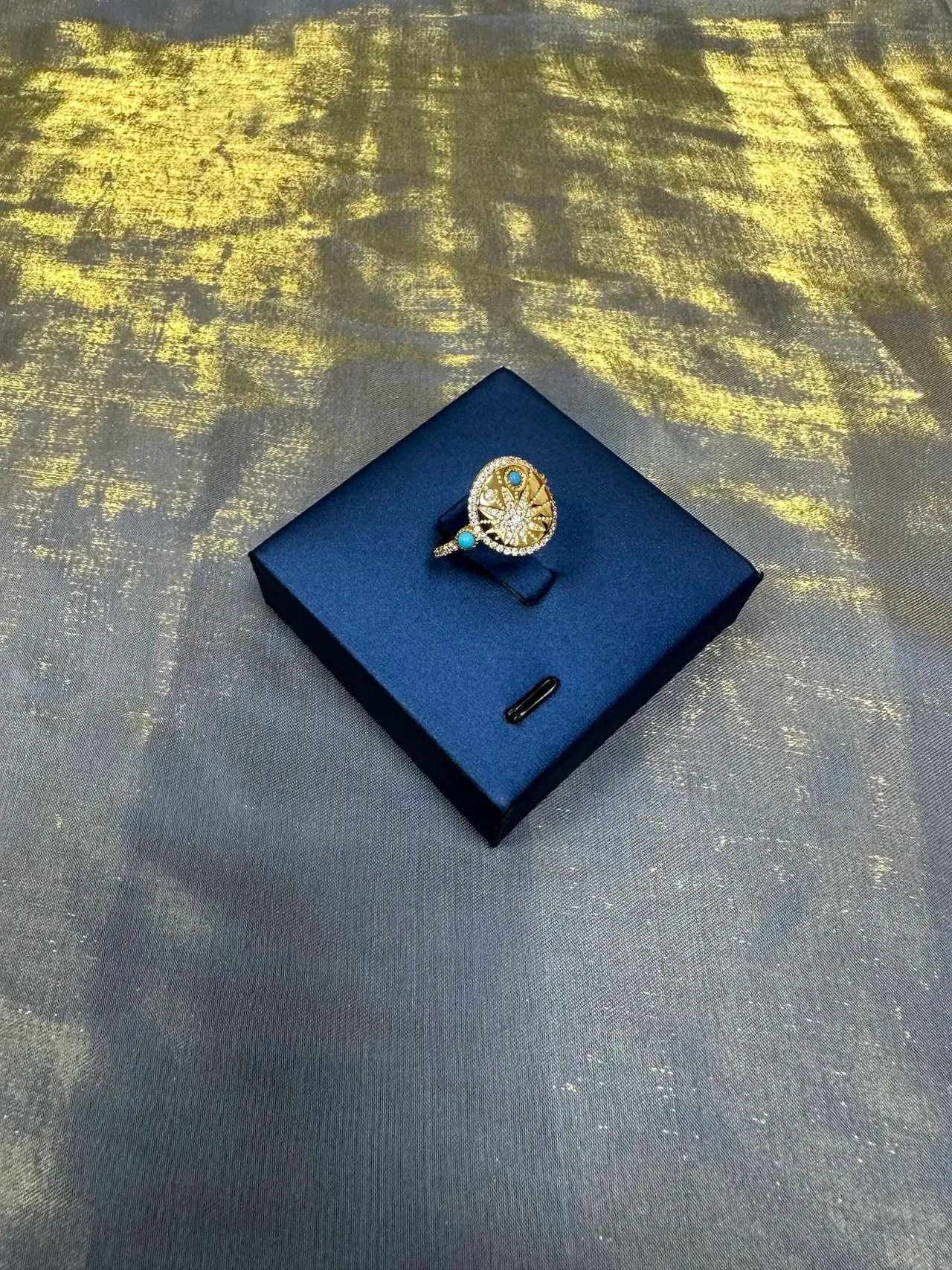 Gold Blue Ornate Circular Face Pavé-Set White Stones Ring 9