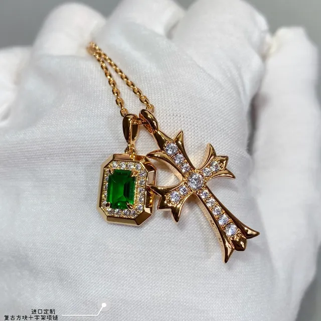 Gold Green Dual-Pendant Necklace 4