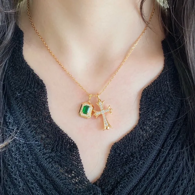 Gold Green Dual-Pendant Necklace 9